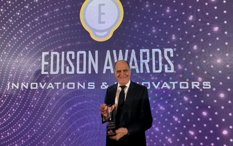 Avi Brenmiller with the Edison Award for Energy Storage and Management